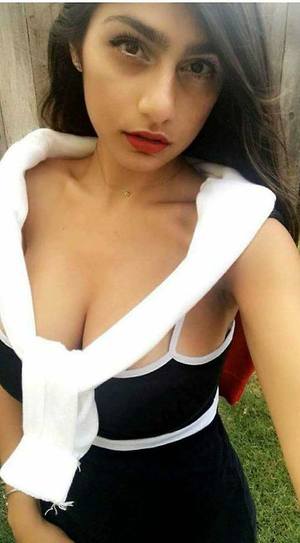 Scammer with photos of Mia Khalifa Xci8ghoa2QihNm93rFoRvZ5LGR3vZ-A7AjHYbNoh1jjRl0OBa0xShVMpCNGNPVOj