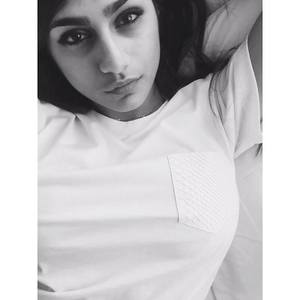 Scammer with photos of Mia Khalifa GLtWcWENTgAj1CS3P3bcgoDHbxmwr_dk6qhMyNnv3cgerIBXlDWwe0JjhBn5kLFN